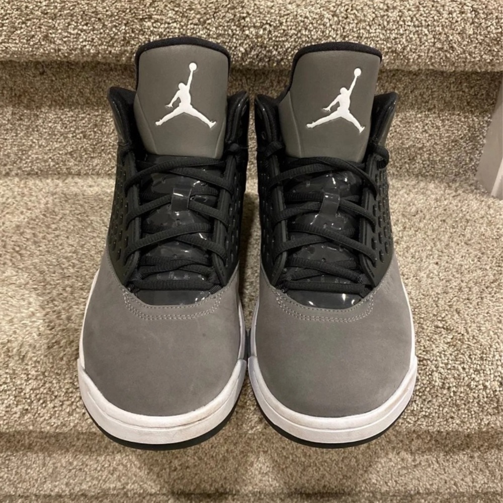 Jordan Maxin 200 size 8.5